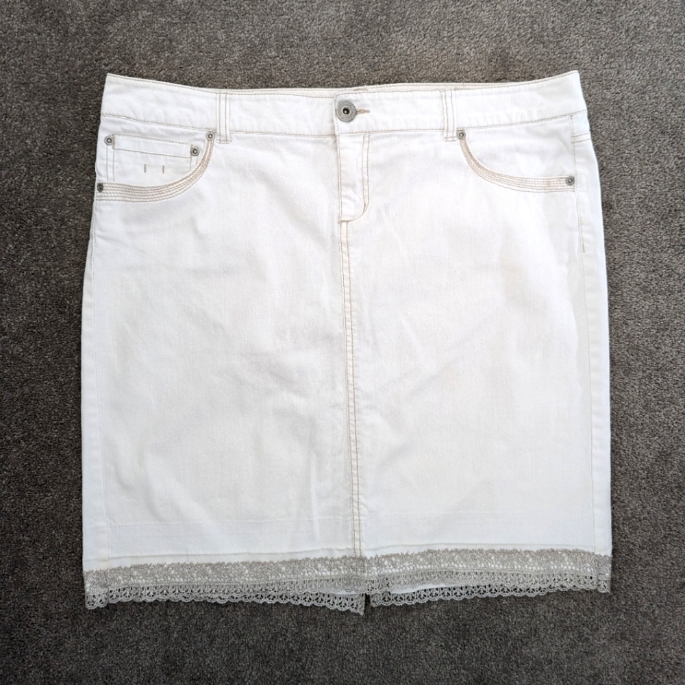 SMART Set white denim mini skirt with sparkling lace details size 16